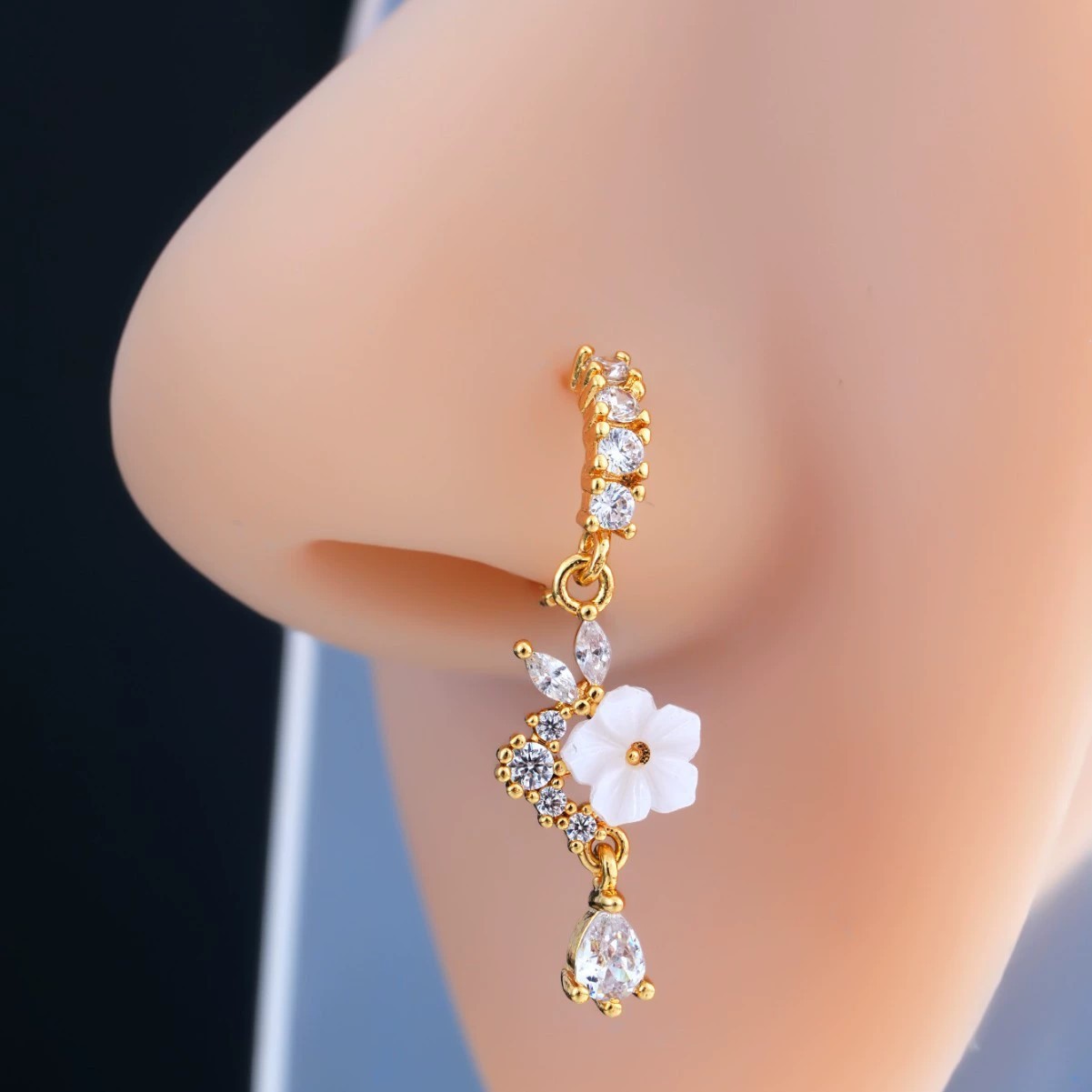 Body Jewelry Surgical Steel - Cincin Hidung Bunga Emas dengan Kristal